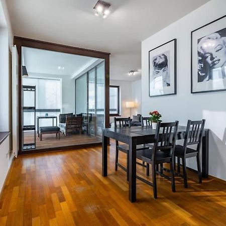 Appartamento Modern Spacious Flat With A Terrace And A Parking Praga Esterno foto